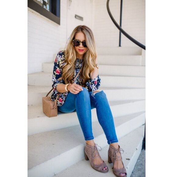 Vince Camuto Tarita Leather Cutout Open Toe Sandals Tan Women Size 7.5 Wide - Picture 13 of 16